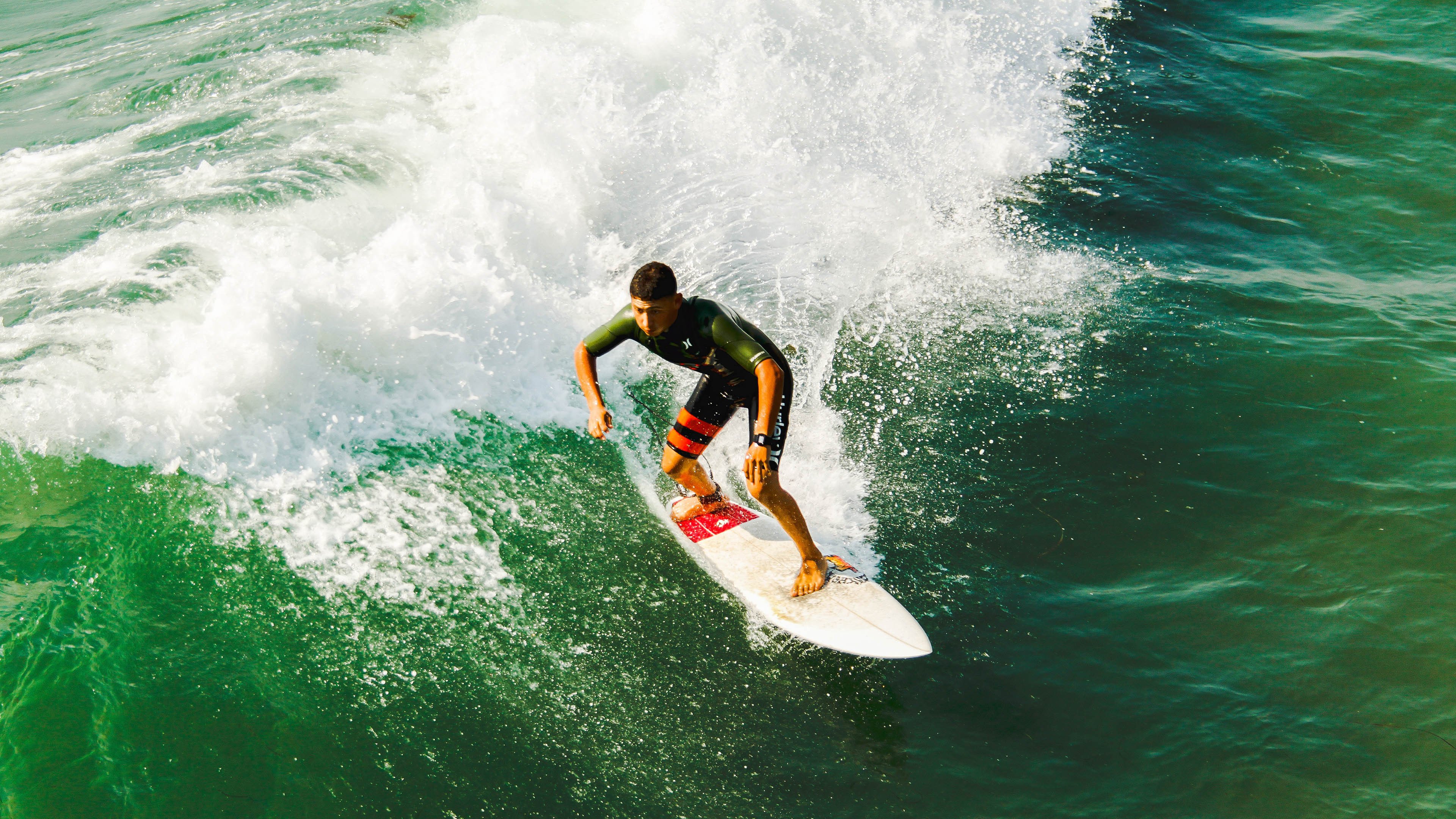 夜间马术赛场景别具一格,观众反响热烈,夜间马戏团