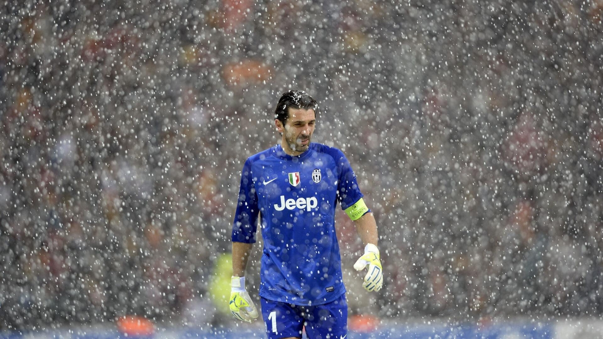 世界沙滩排球巡回赛青岛站 海风中中国女队打出逆转好戏闯入决赛