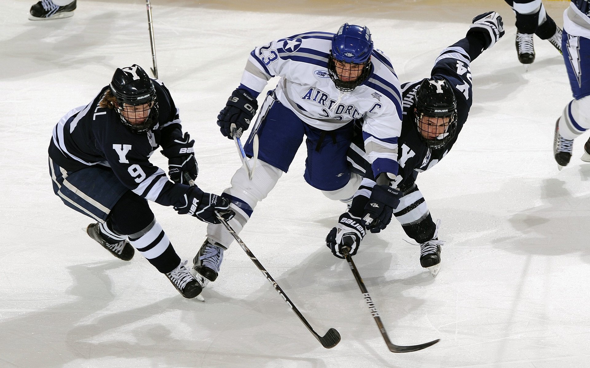世界沙滩排球巡回赛珠海站 夜场比赛气氛热烈 中国组合闯入四强